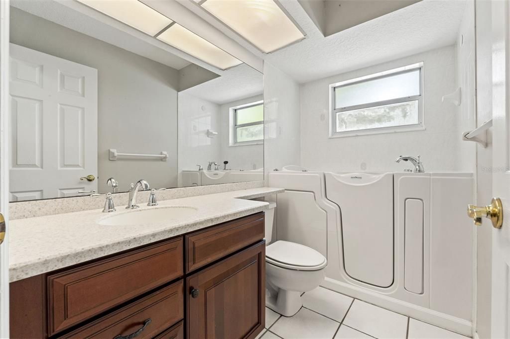 For Sale: $405,000 (3 beds, 2 baths, 1946 Square Feet)