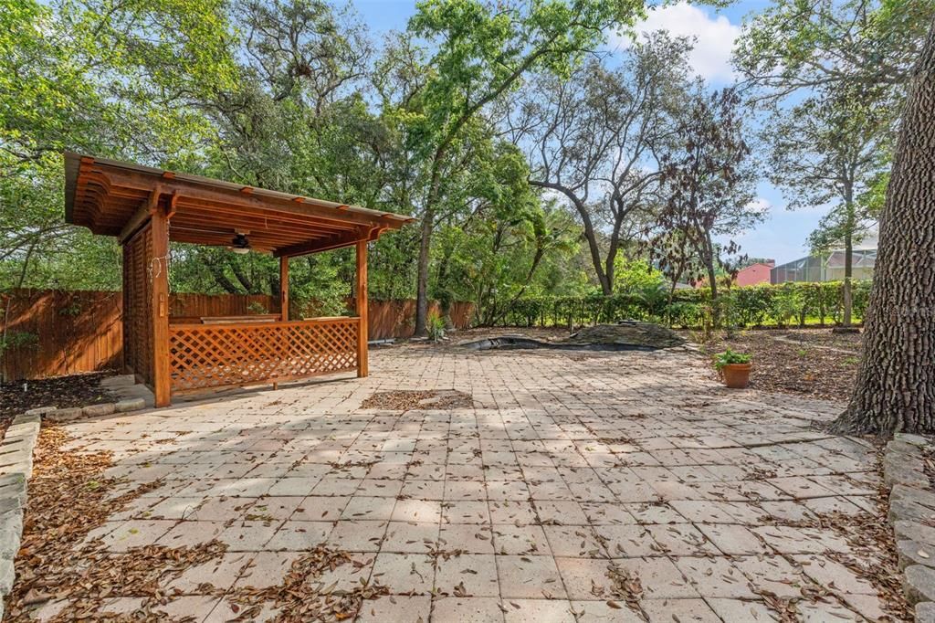 For Sale: $405,000 (3 beds, 2 baths, 1946 Square Feet)