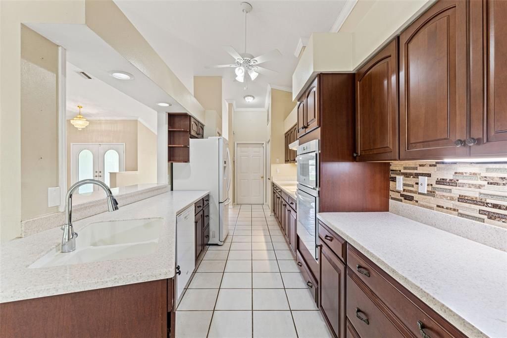 For Sale: $405,000 (3 beds, 2 baths, 1946 Square Feet)