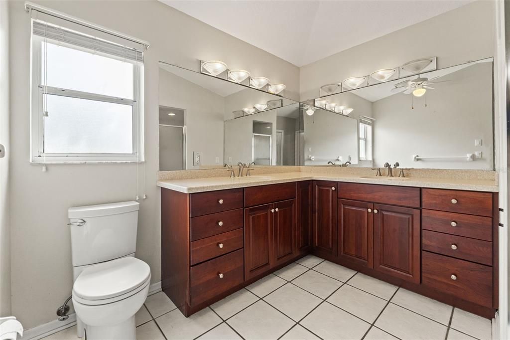 For Sale: $405,000 (3 beds, 2 baths, 1946 Square Feet)