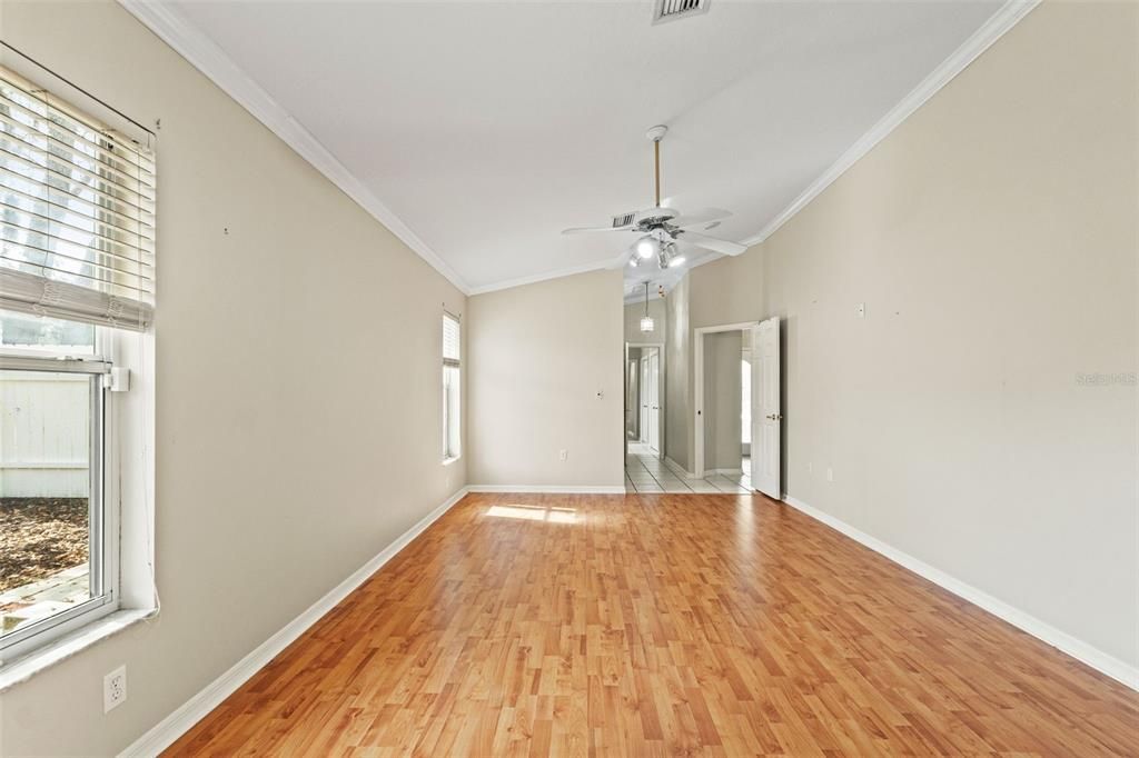 For Sale: $405,000 (3 beds, 2 baths, 1946 Square Feet)