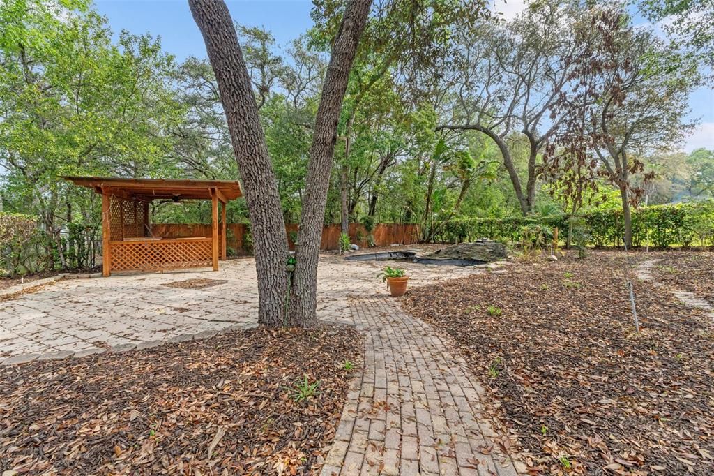 For Sale: $405,000 (3 beds, 2 baths, 1946 Square Feet)