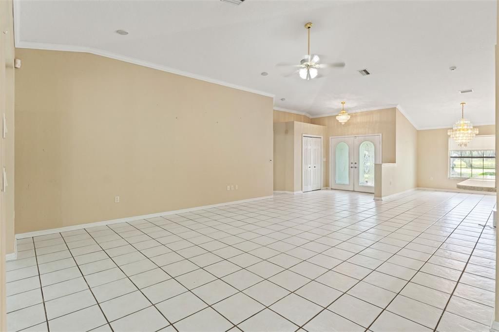 For Sale: $405,000 (3 beds, 2 baths, 1946 Square Feet)