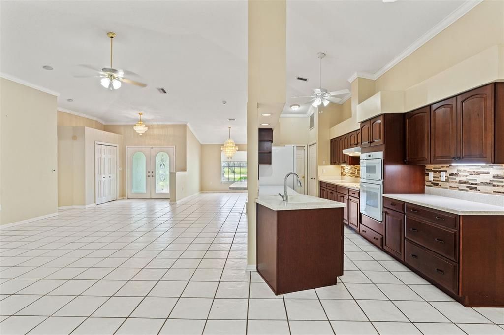 For Sale: $405,000 (3 beds, 2 baths, 1946 Square Feet)