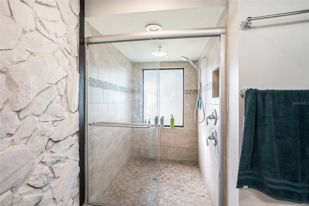 Под контрактом: $450,000 (3 спален, 2 ванн, 2267 Квадратных фут)