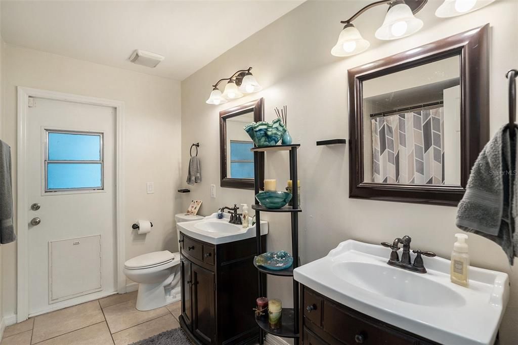 Под контрактом: $450,000 (3 спален, 2 ванн, 2267 Квадратных фут)