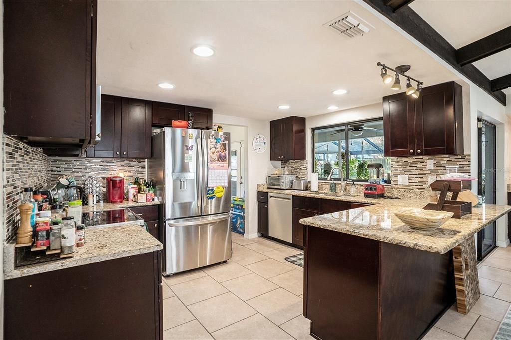 Под контрактом: $450,000 (3 спален, 2 ванн, 2267 Квадратных фут)