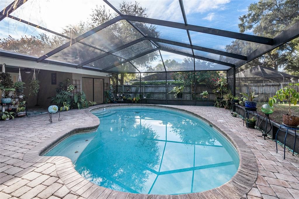 Под контрактом: $450,000 (3 спален, 2 ванн, 2267 Квадратных фут)