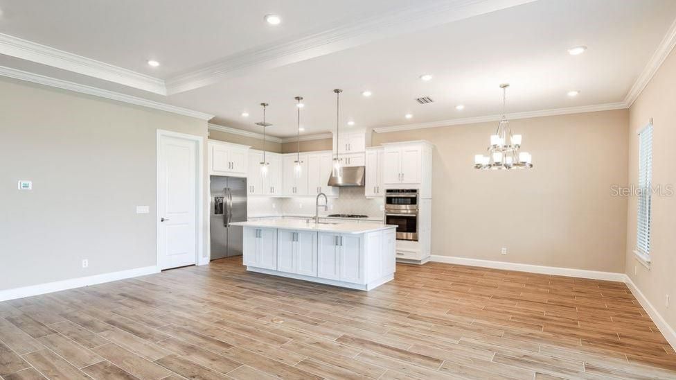 For Sale: $400,000 (2 beds, 2 baths, 1886 Square Feet)