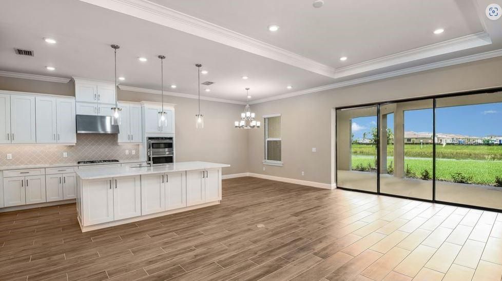 For Sale: $400,000 (2 beds, 2 baths, 1886 Square Feet)