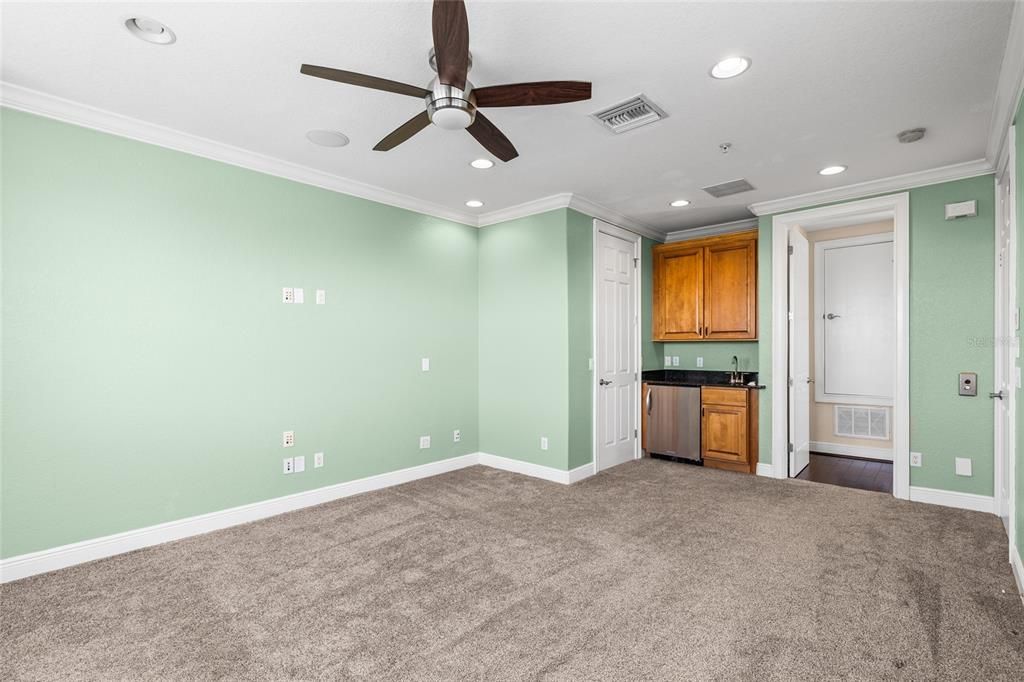 For Rent: $5,200 (3 beds, 3 baths, 2262 Square Feet)