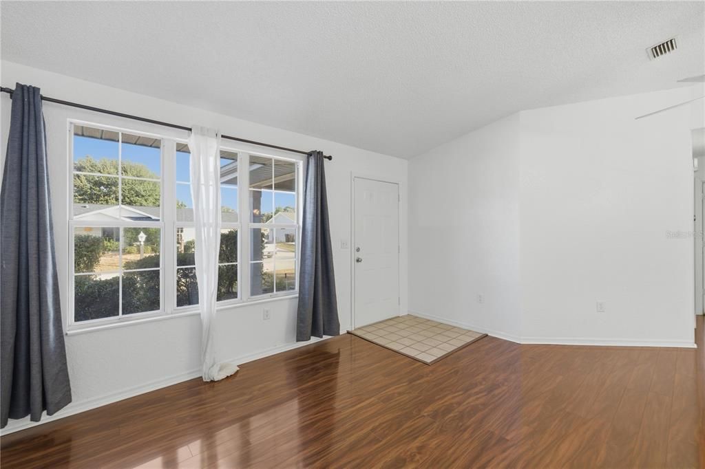 For Sale: $189,000 (2 beds, 2 baths, 1238 Square Feet)