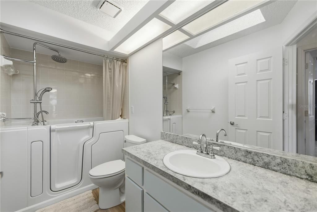 For Sale: $189,000 (2 beds, 2 baths, 1238 Square Feet)