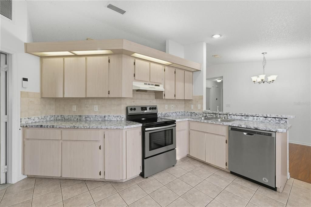 For Sale: $189,000 (2 beds, 2 baths, 1238 Square Feet)