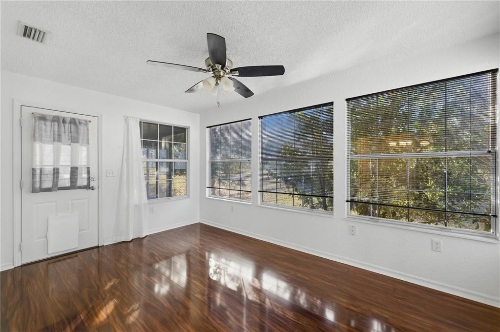 For Sale: $189,000 (2 beds, 2 baths, 1238 Square Feet)