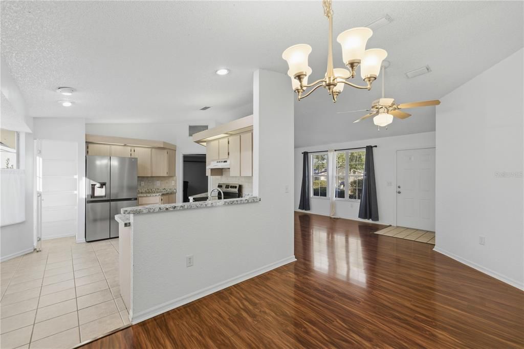 For Sale: $189,000 (2 beds, 2 baths, 1238 Square Feet)