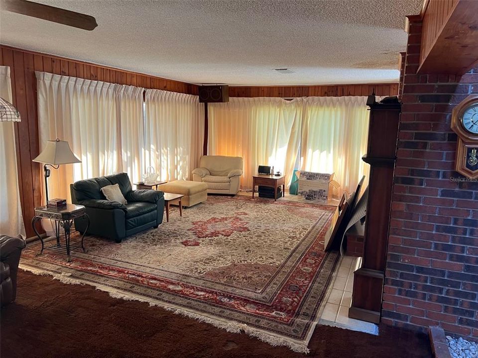 En Venta: $399,000 (4 camas, 2 baños, 3008 Pies cuadrados)