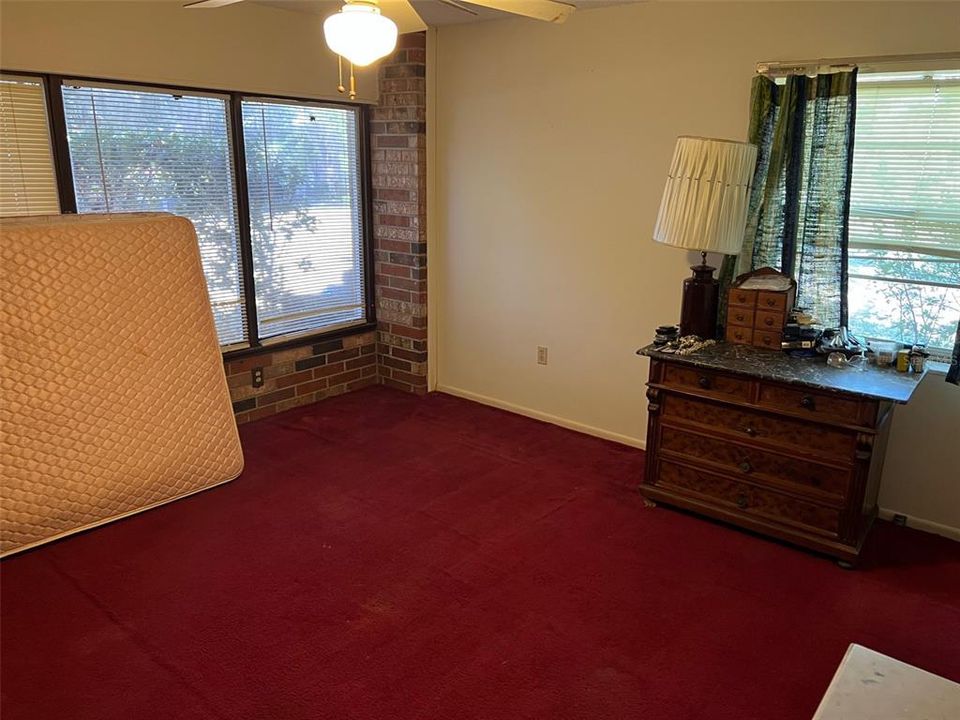 En Venta: $399,000 (4 camas, 2 baños, 3008 Pies cuadrados)