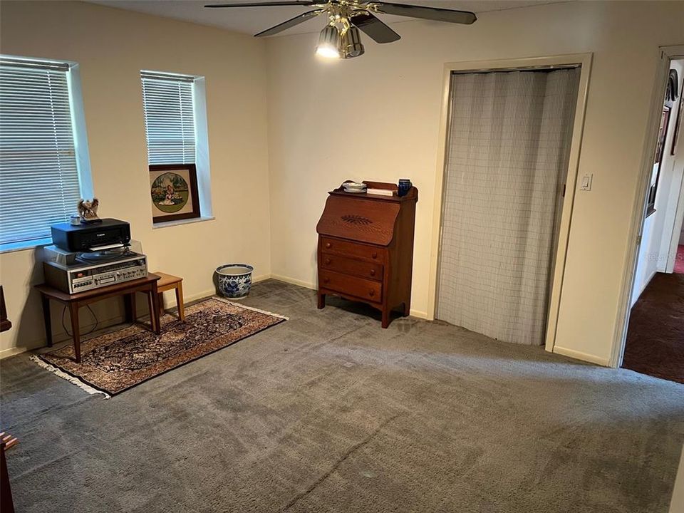 En Venta: $399,000 (4 camas, 2 baños, 3008 Pies cuadrados)