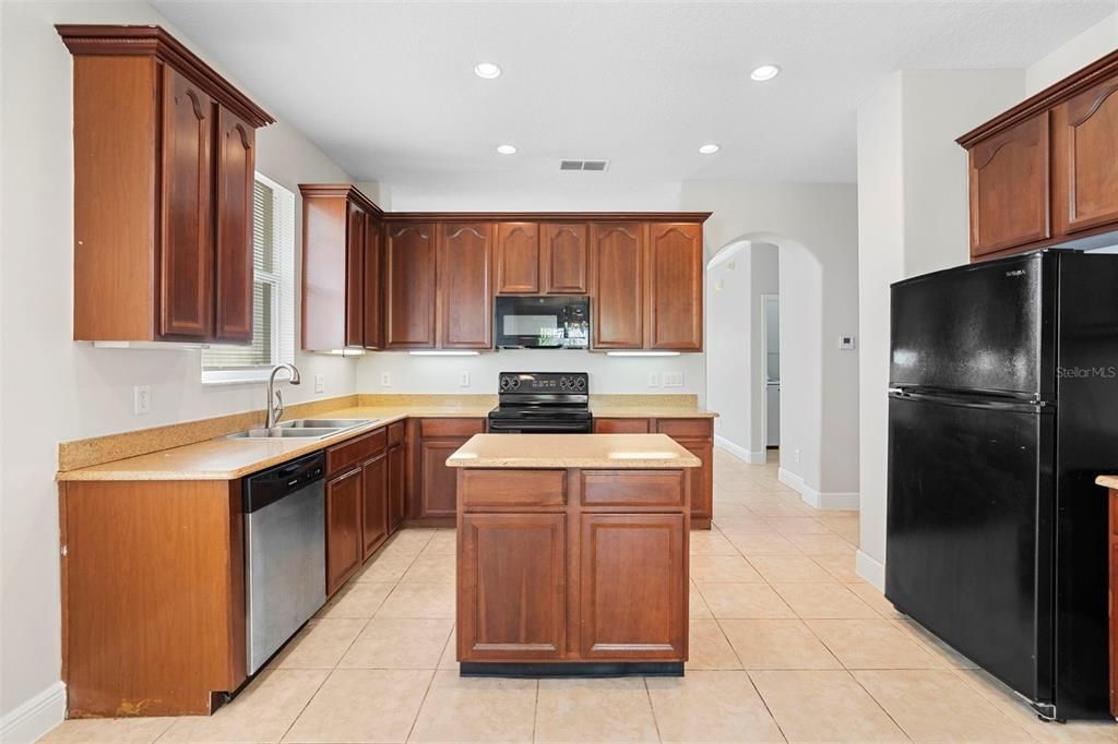 На продажу: $455,000 (4 спален, 2 ванн, 1972 Квадратных фут)