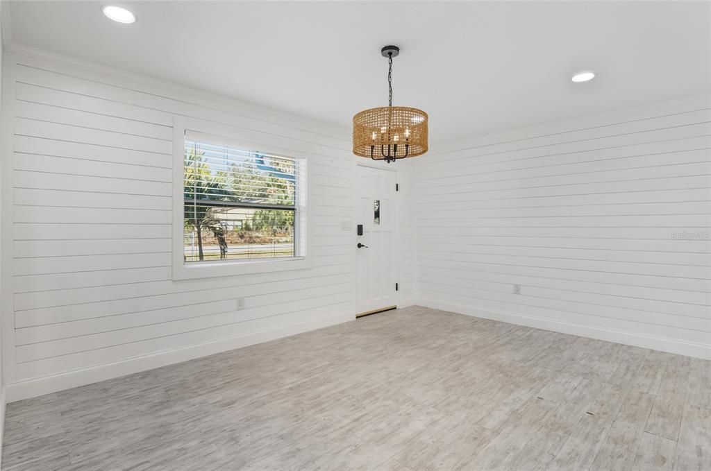 For Sale: $399,900 (2 beds, 2 baths, 1275 Square Feet)