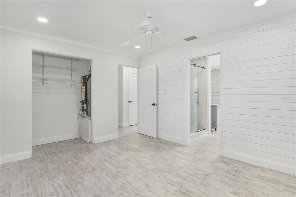 For Sale: $399,900 (2 beds, 2 baths, 1275 Square Feet)