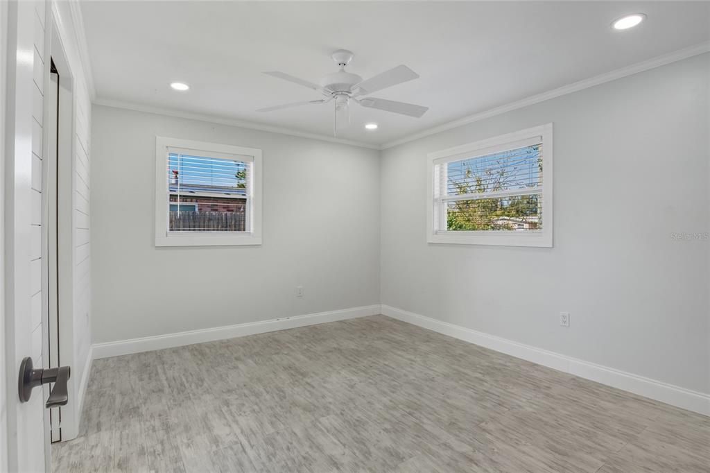 For Sale: $399,900 (2 beds, 2 baths, 1275 Square Feet)