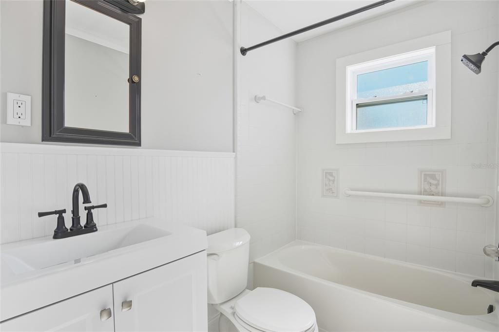 For Sale: $399,900 (2 beds, 2 baths, 1275 Square Feet)