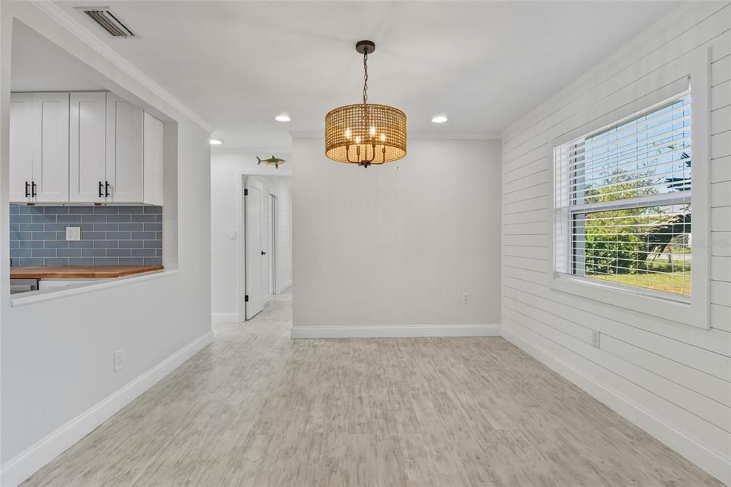 For Sale: $399,900 (2 beds, 2 baths, 1275 Square Feet)