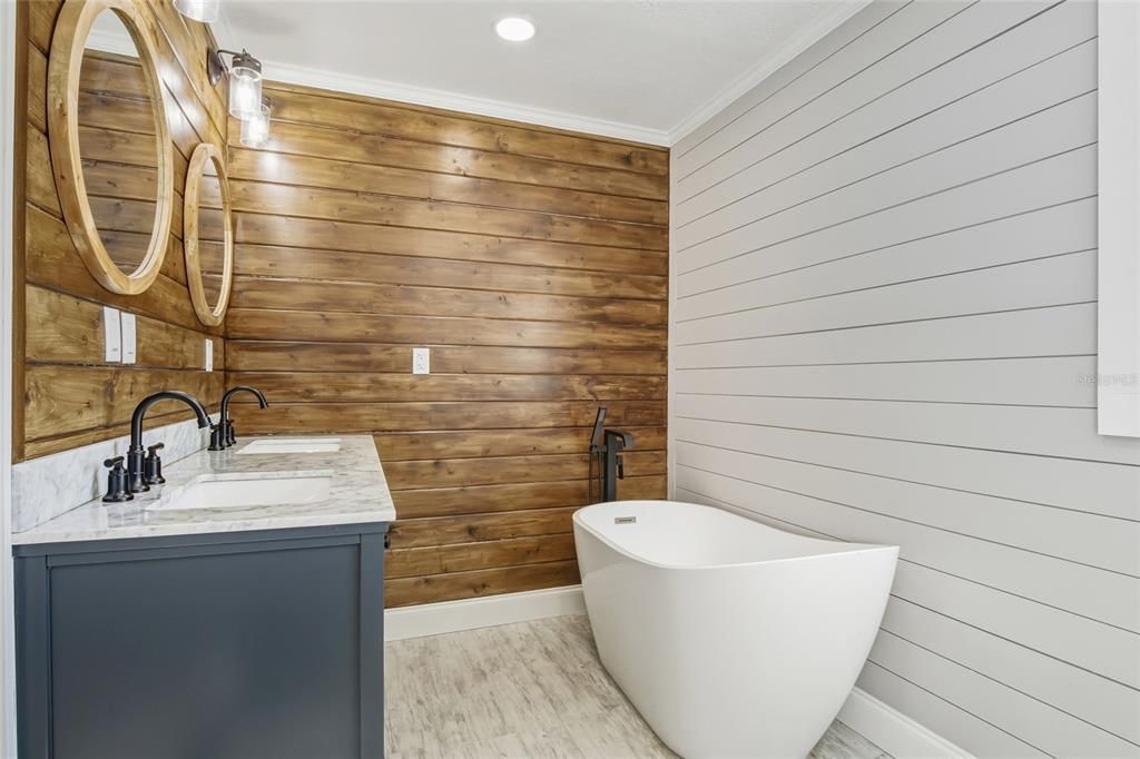 For Sale: $399,900 (2 beds, 2 baths, 1275 Square Feet)