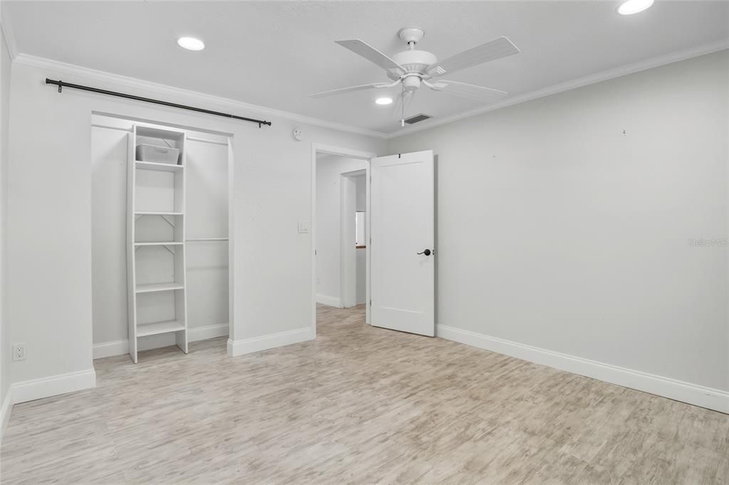 For Sale: $399,900 (2 beds, 2 baths, 1275 Square Feet)