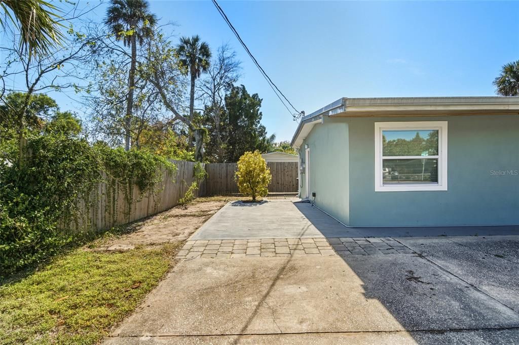 For Sale: $399,900 (2 beds, 2 baths, 1275 Square Feet)