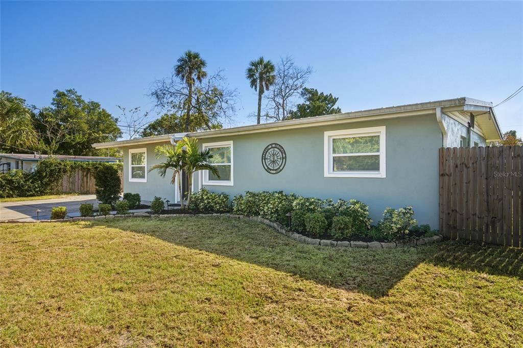 For Sale: $399,900 (2 beds, 2 baths, 1275 Square Feet)