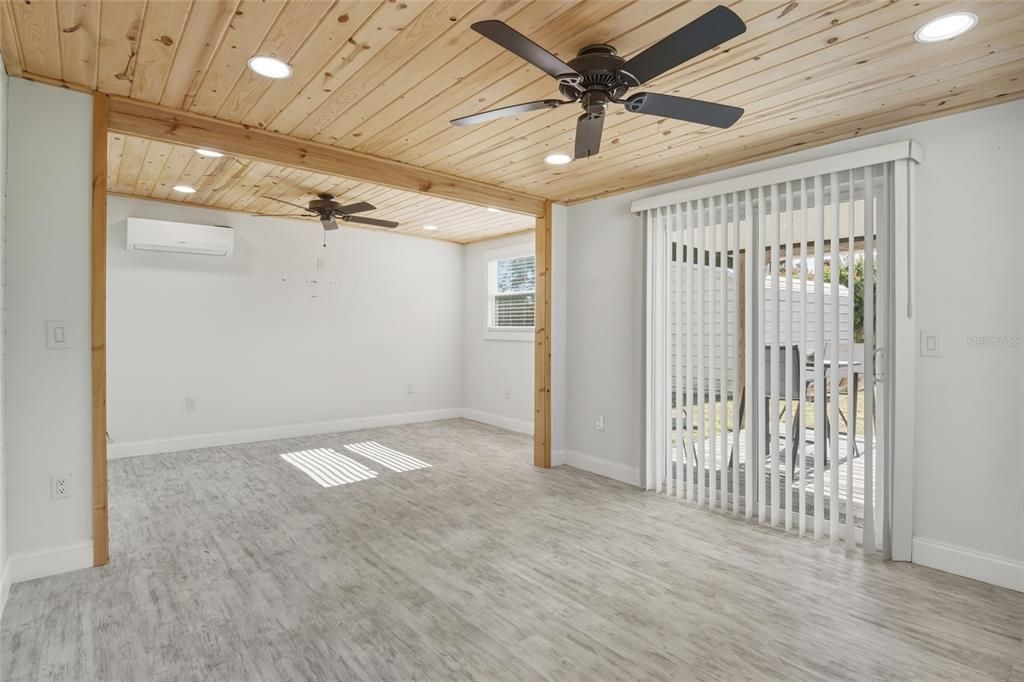 For Sale: $399,900 (2 beds, 2 baths, 1275 Square Feet)