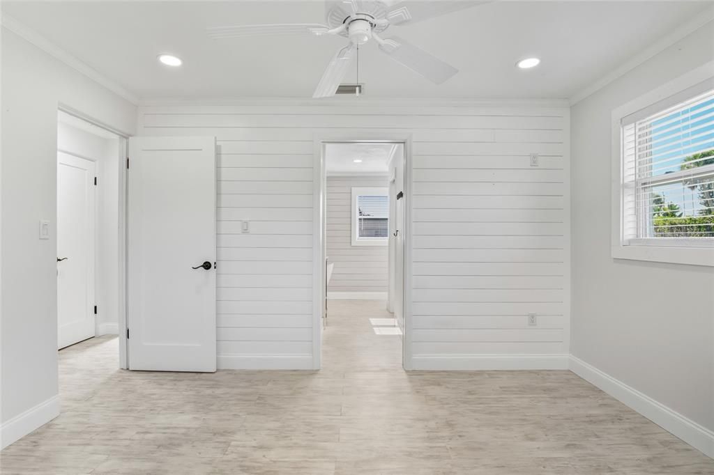 For Sale: $399,900 (2 beds, 2 baths, 1275 Square Feet)