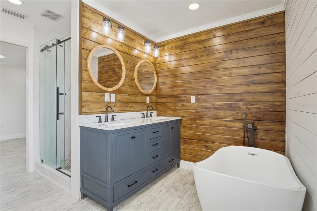 For Sale: $399,900 (2 beds, 2 baths, 1275 Square Feet)