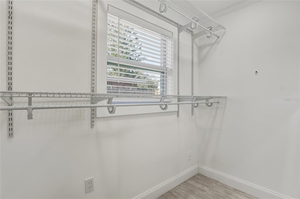 For Sale: $399,900 (2 beds, 2 baths, 1275 Square Feet)