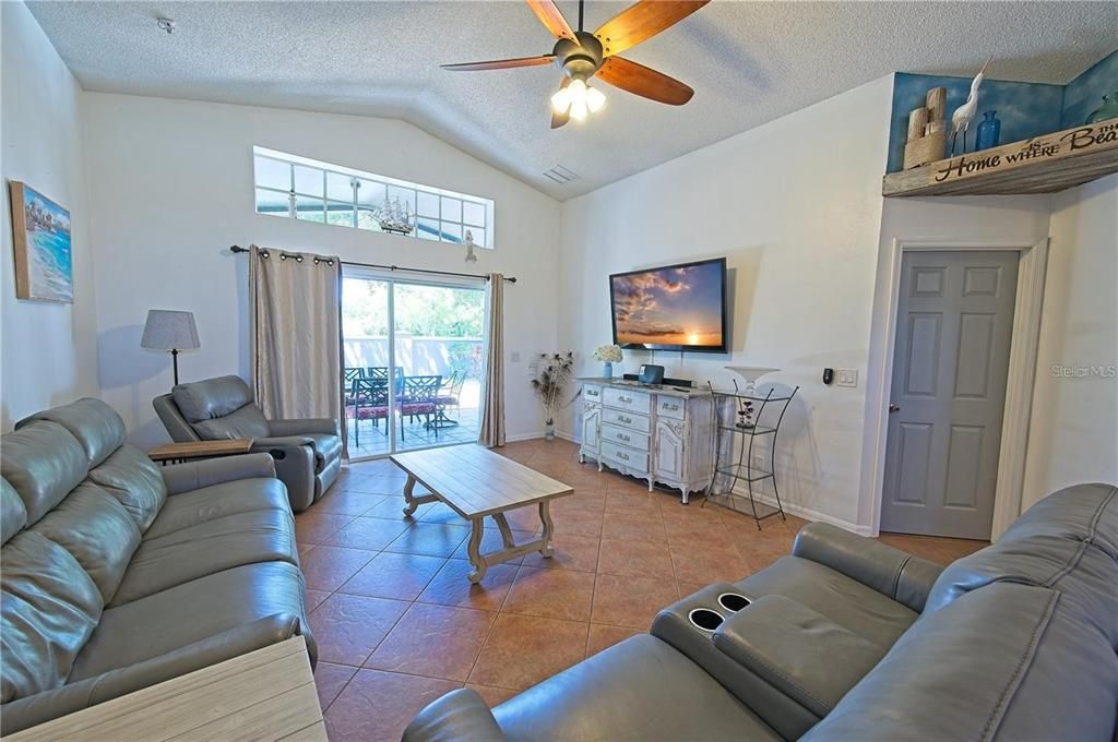 For Sale: $439,900 (4 beds, 2 baths, 1685 Square Feet)