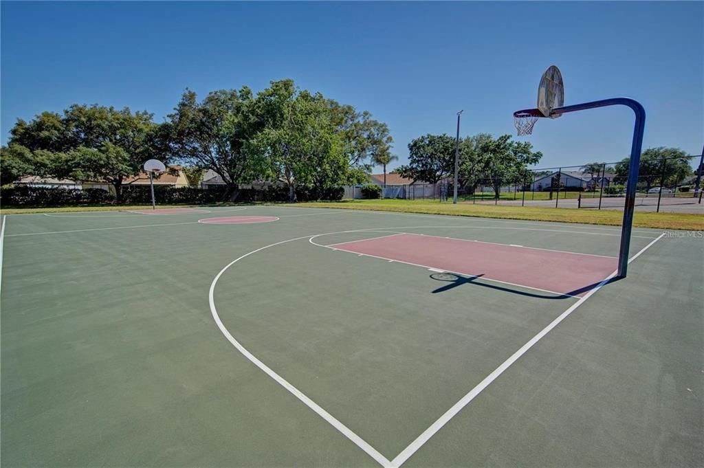 For Sale: $439,900 (4 beds, 2 baths, 1685 Square Feet)