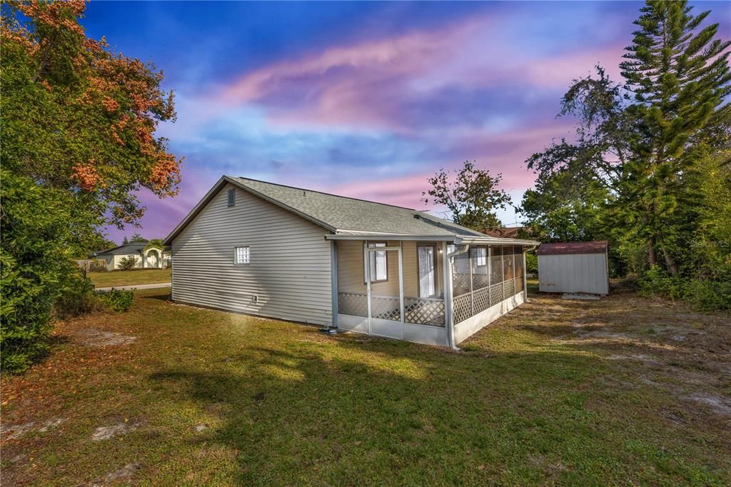 合同活跃: $249,999 (3 贝兹, 2 浴室, 1116 平方英尺)