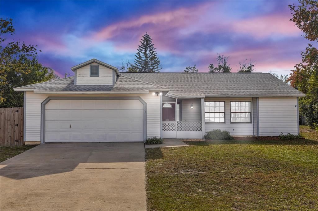 合同活跃: $249,999 (3 贝兹, 2 浴室, 1116 平方英尺)