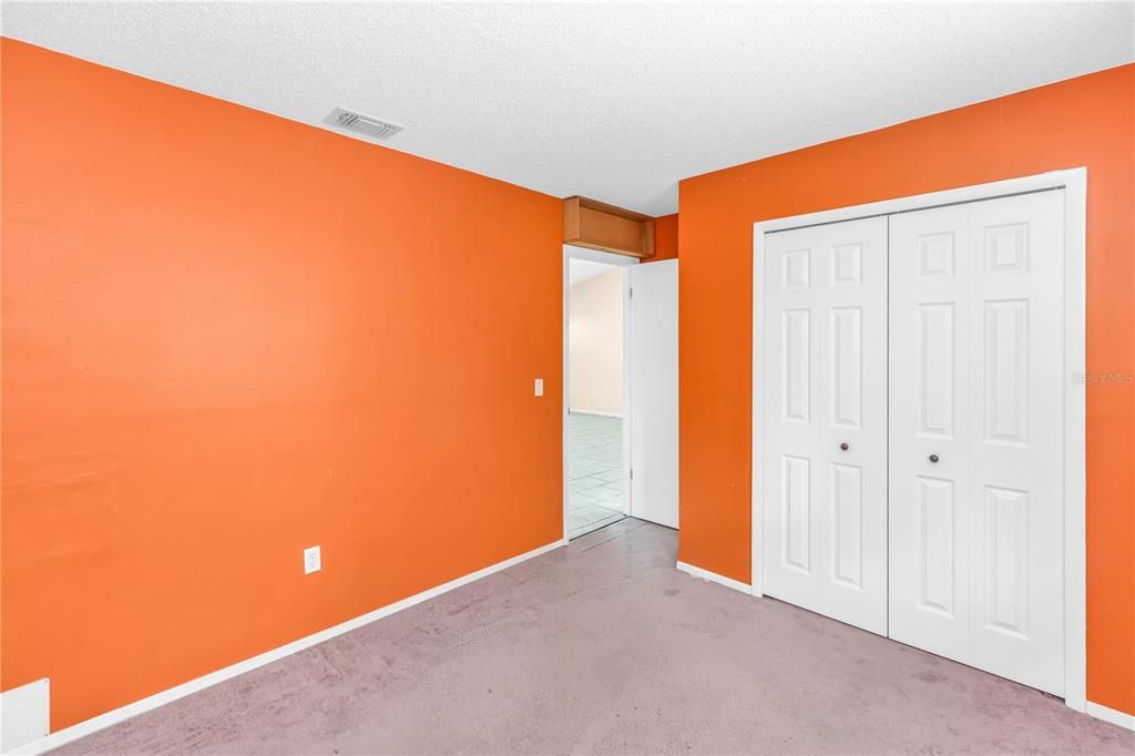 合同活跃: $249,999 (3 贝兹, 2 浴室, 1116 平方英尺)