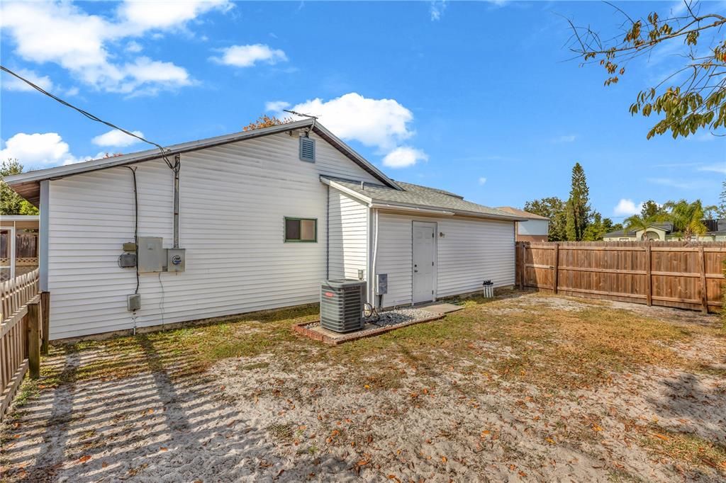 合同活跃: $249,999 (3 贝兹, 2 浴室, 1116 平方英尺)