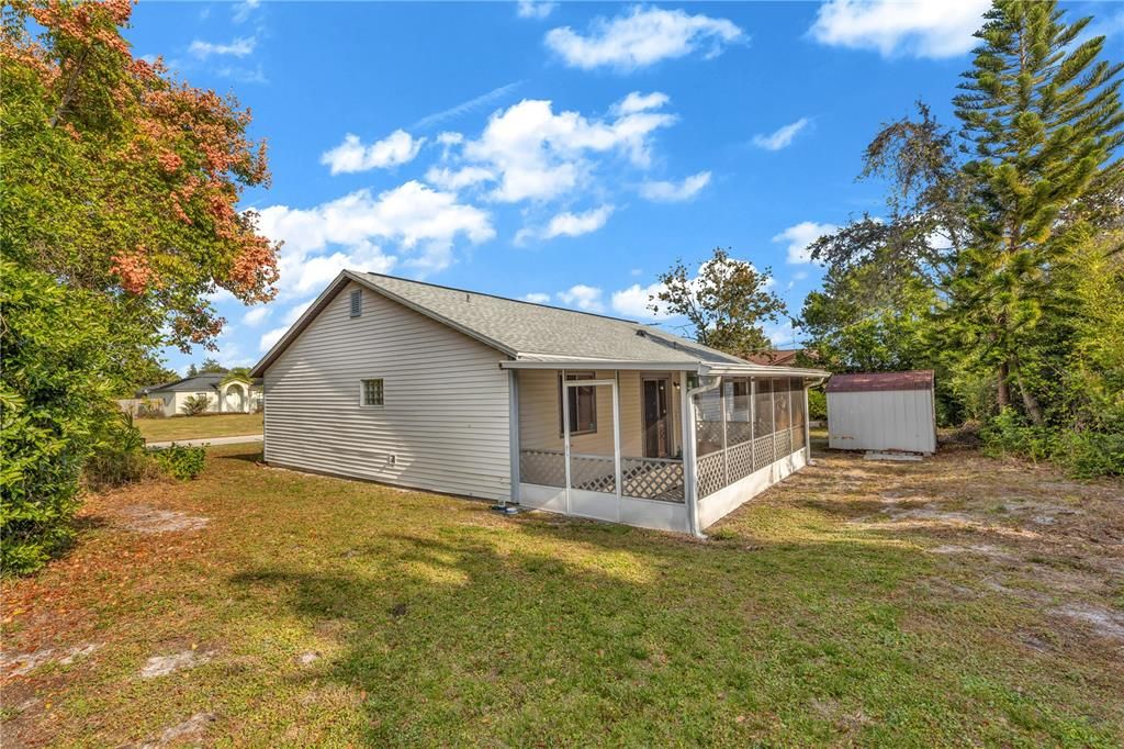 合同活跃: $249,999 (3 贝兹, 2 浴室, 1116 平方英尺)