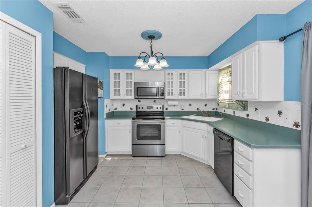 合同活跃: $249,999 (3 贝兹, 2 浴室, 1116 平方英尺)