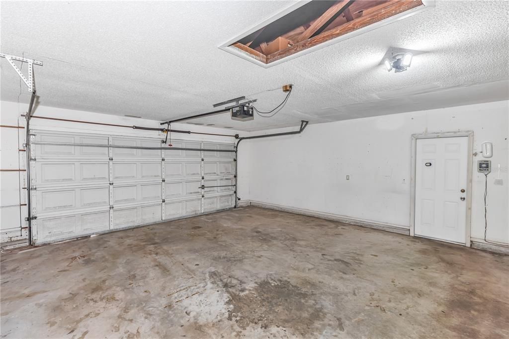 合同活跃: $249,999 (3 贝兹, 2 浴室, 1116 平方英尺)