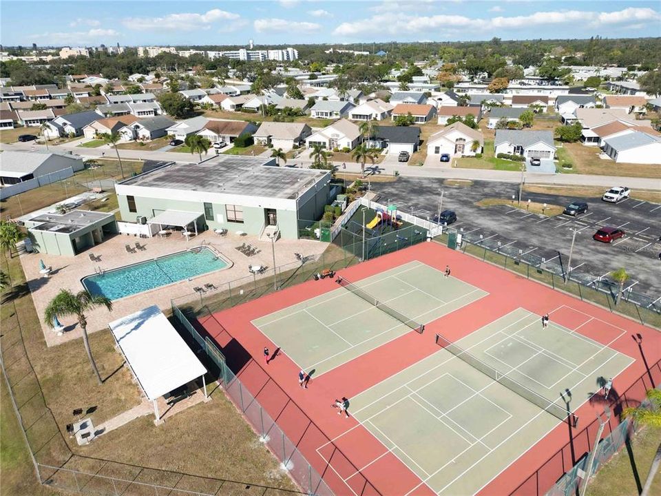 На продажу: $385,000 (2 спален, 2 ванн, 1712 Квадратных фут)