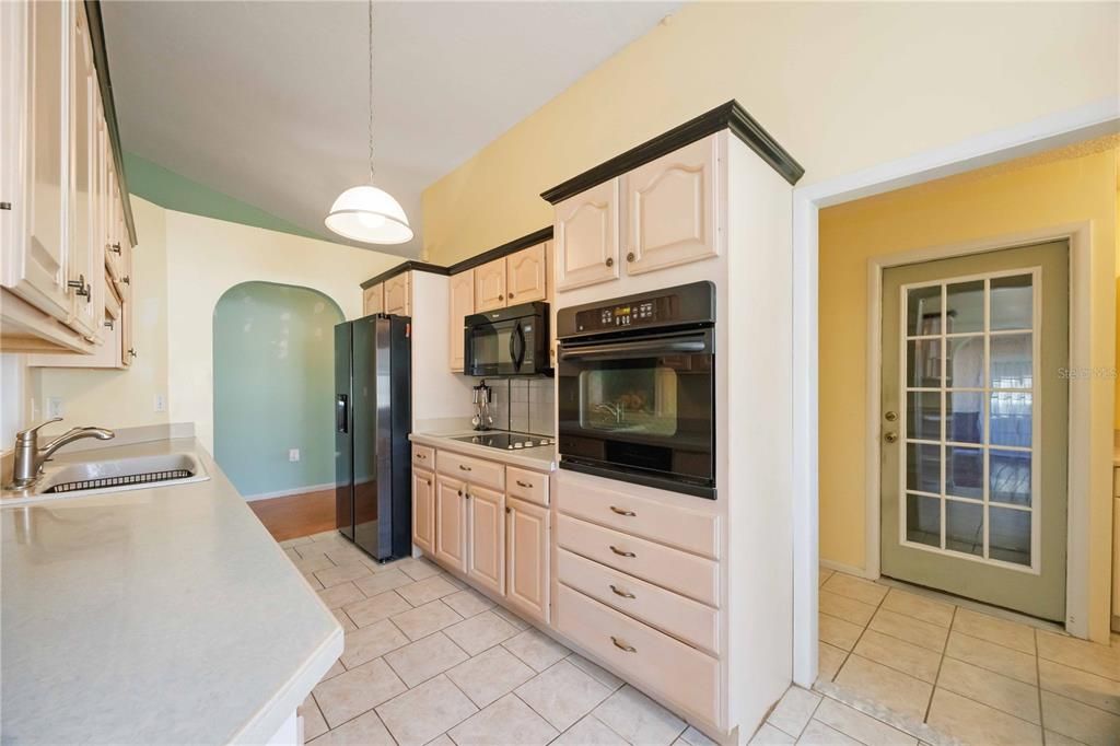 На продажу: $385,000 (2 спален, 2 ванн, 1712 Квадратных фут)