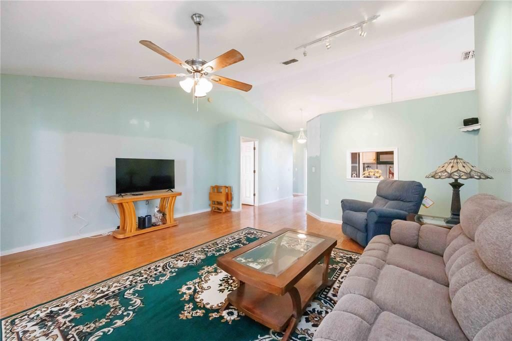 На продажу: $385,000 (2 спален, 2 ванн, 1712 Квадратных фут)