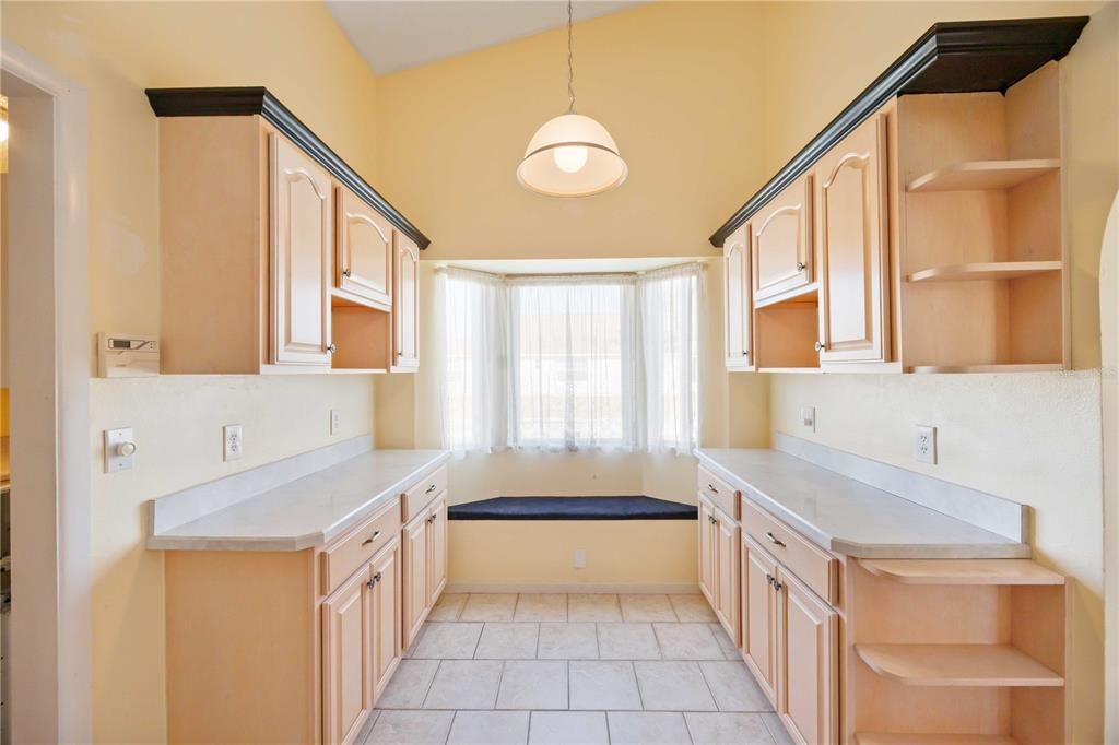 На продажу: $385,000 (2 спален, 2 ванн, 1712 Квадратных фут)